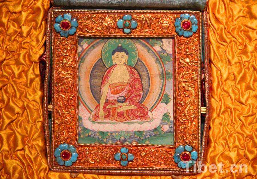 L'exposition des cadeaux offerts au gouvernement central par les dala? lamas et les panchen lamas L'exposition des cadeaux offerts au gouvernement central par les dala? lamas et les panchen lamas