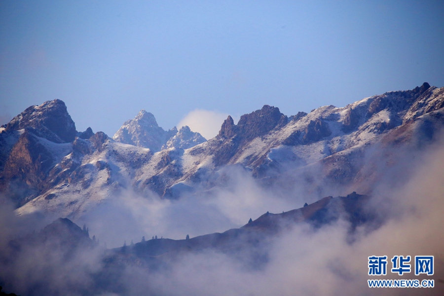 La beauté pittoresque des monts Qilian sous la glace La beauté pittoresque des monts Qilian sous la glace